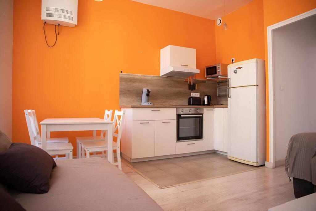 La Fontaine Neuve-Avallon-5 Personnes-1 Chambre-3 Lits-Parking-Wifi Exterior foto